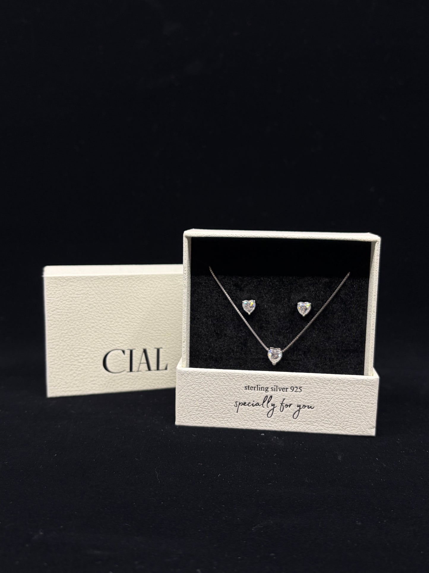 Queen of Hearts - Moissanite Set