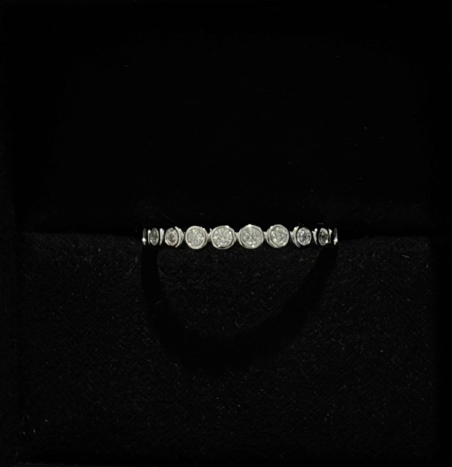 Round Bezel Moissanite Band