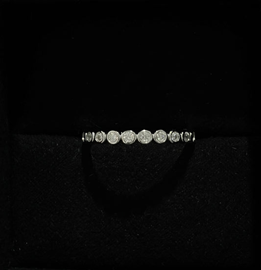 Round Bezel Moissanite Band